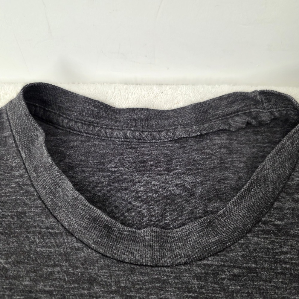 Queen Band Graphic T Shirt Mens Large Charcoal Gray Crest Logo Rock Tee - Picture 9 of 11